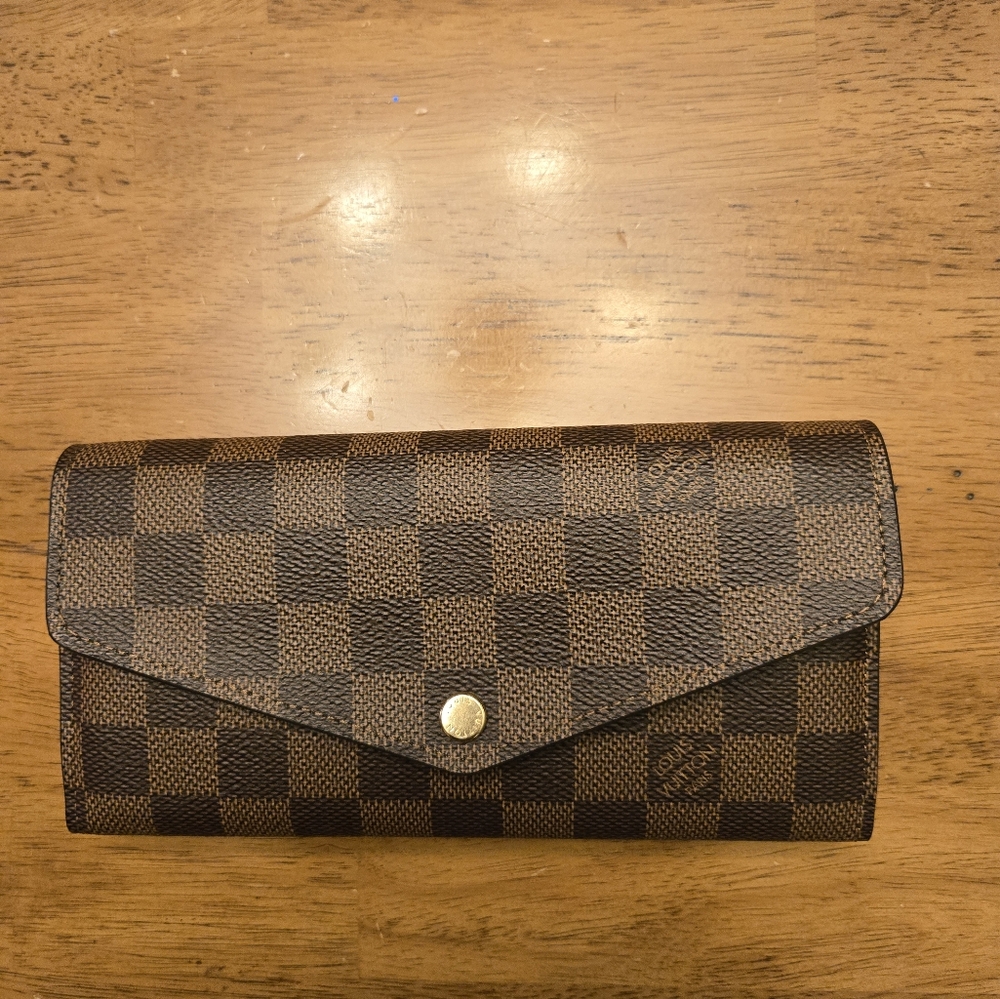 Louis Vuitton Sarah Wallet - Picture 1 of 5